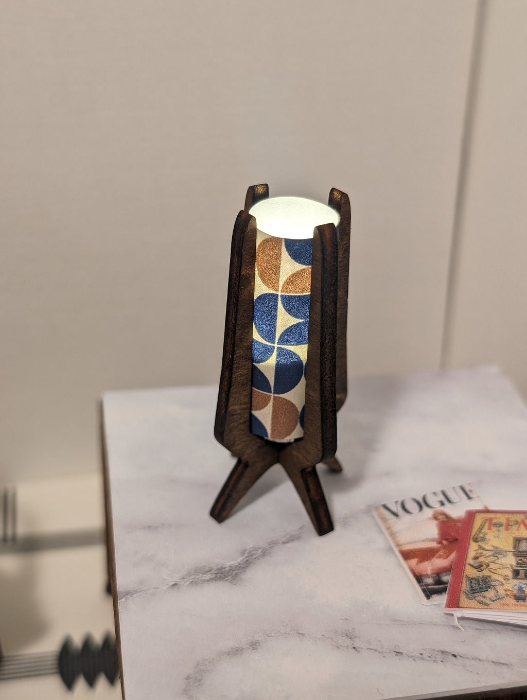 Mid Century Modern (MCM) Tower Table Lamp Miniature 1:12 Scale - Working LED light, Dollhouse Light, Room box Light